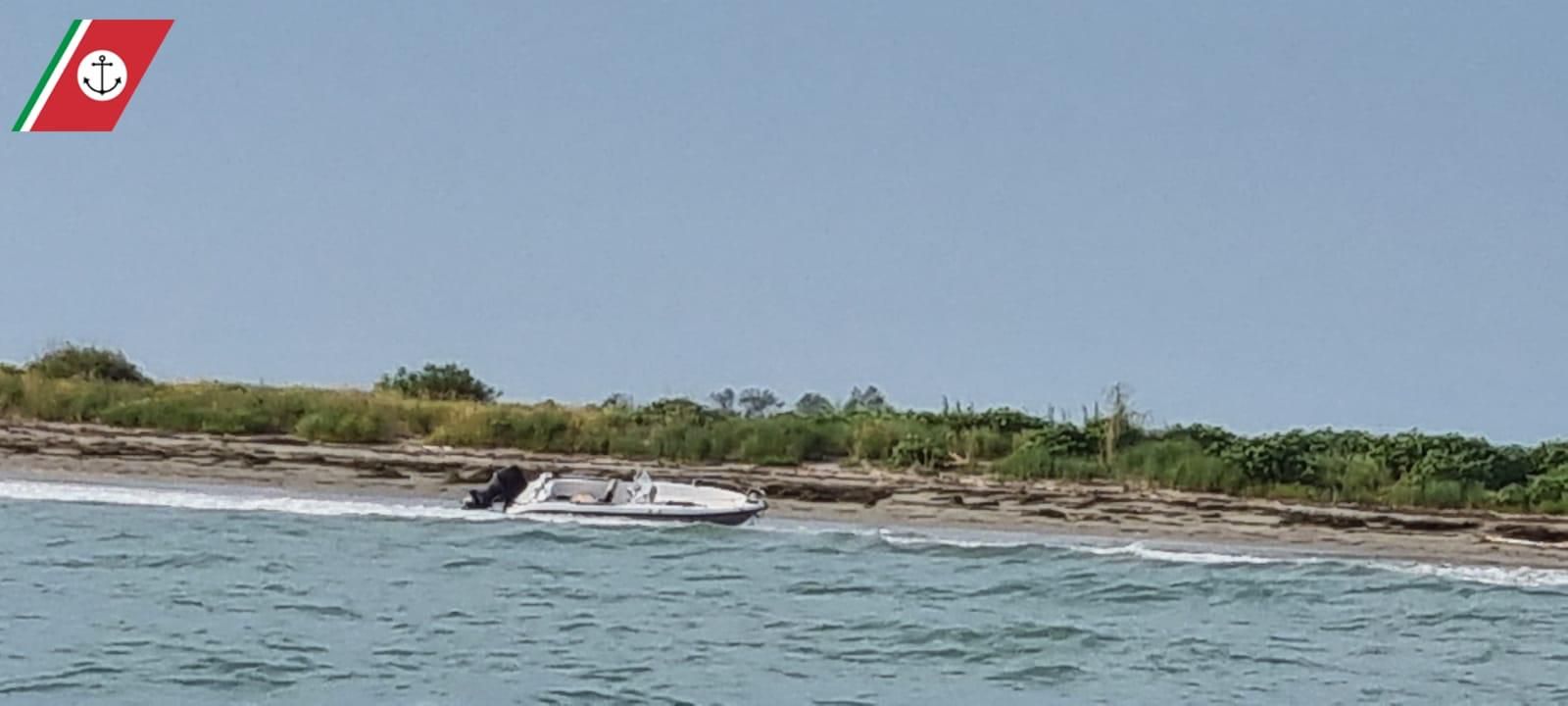Immagine per Grado, si alza lo scirocco, cinque barche soccorse e una affonda. 19 persone tratte in salvo